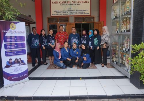 TIM PMB Fakultas Ekonomi Menyelenggarakan Sosialisasi Pengenalan Kampus di SMK Garuda Nusantara Karangawen Demak